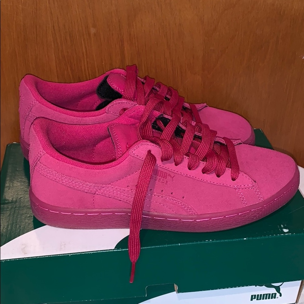 Pink puma sneakers.